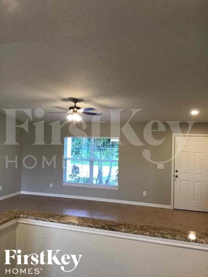 10518 Deerwood Ave - Photo 2 of 14