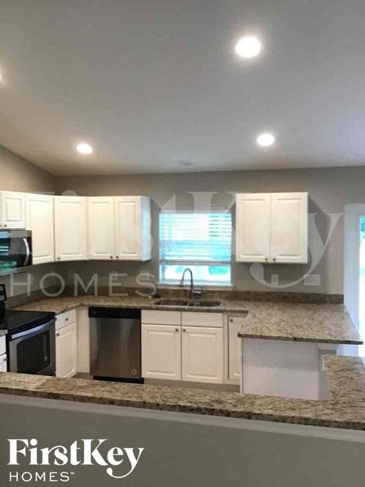 10518 Deerwood Ave - Photo 5 of 14