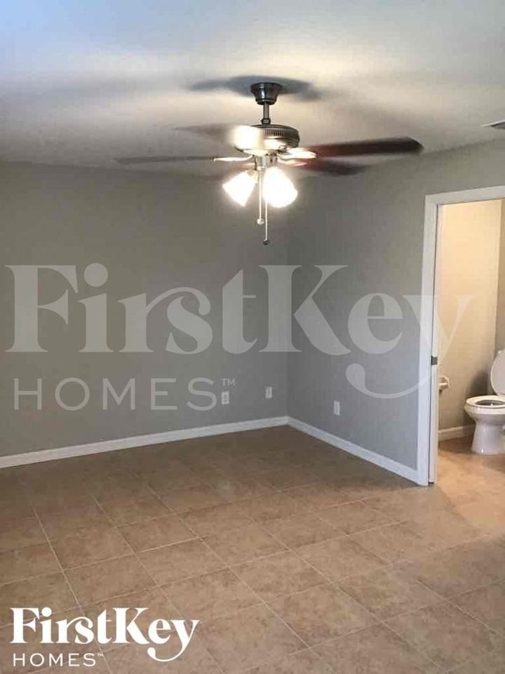 10518 Deerwood Ave - Photo 7 of 14