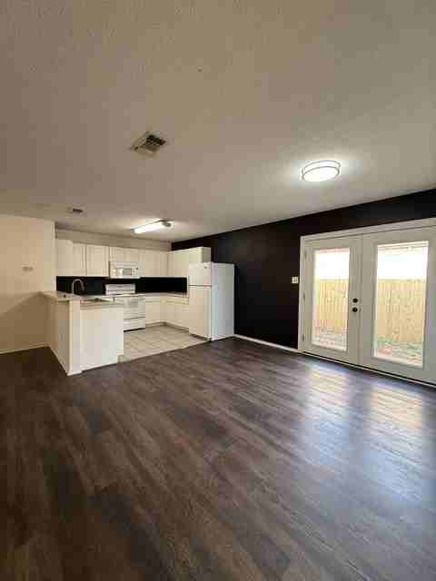 6314 7th St #1 - Photo 5 of 21