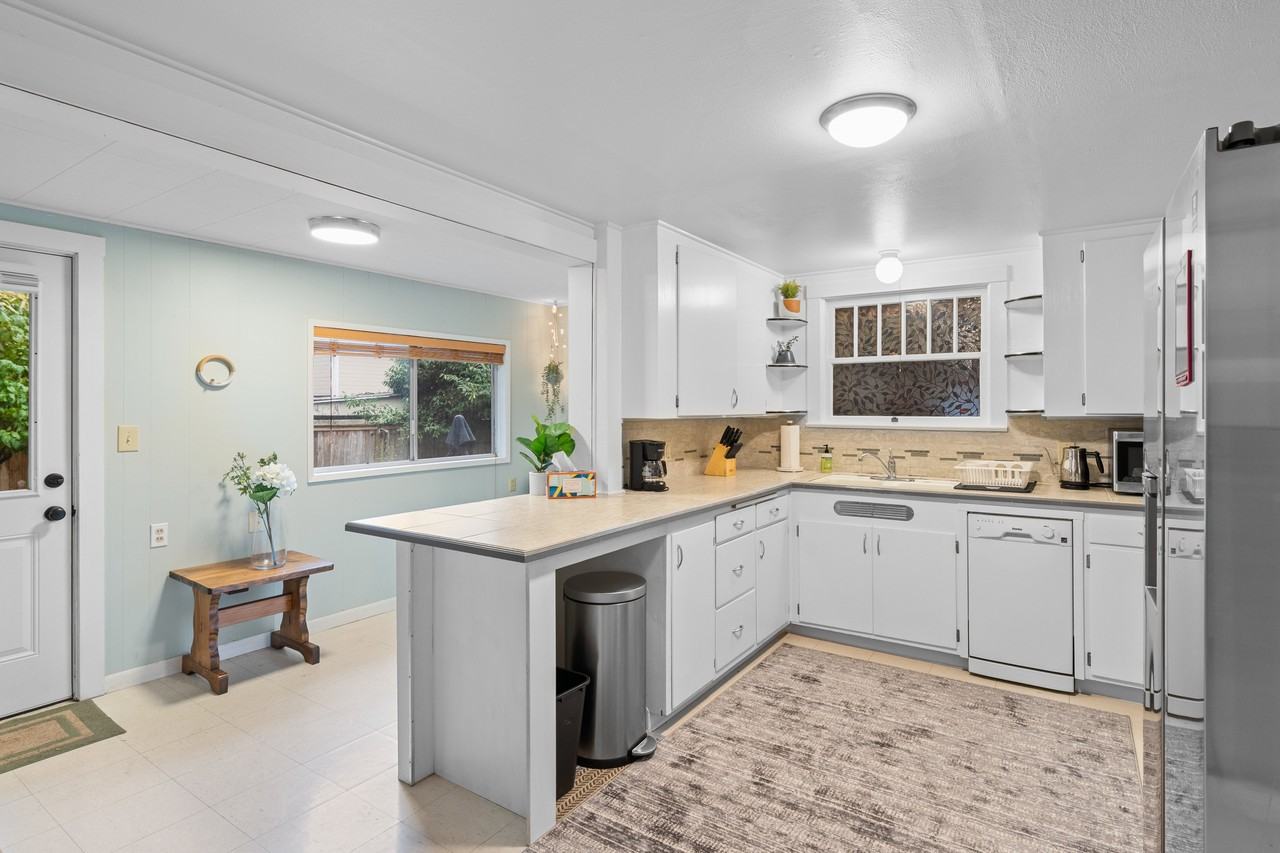 342 N 1st Ave #A - Photo 6 of 24