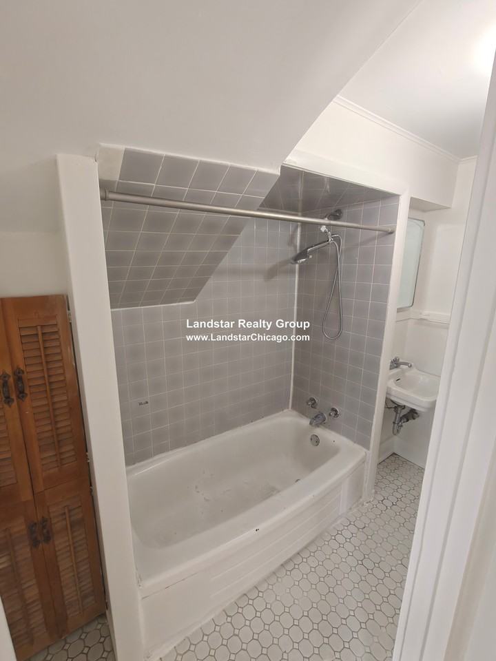 1233 Chicago Ave #11 - Photo 6 of 21