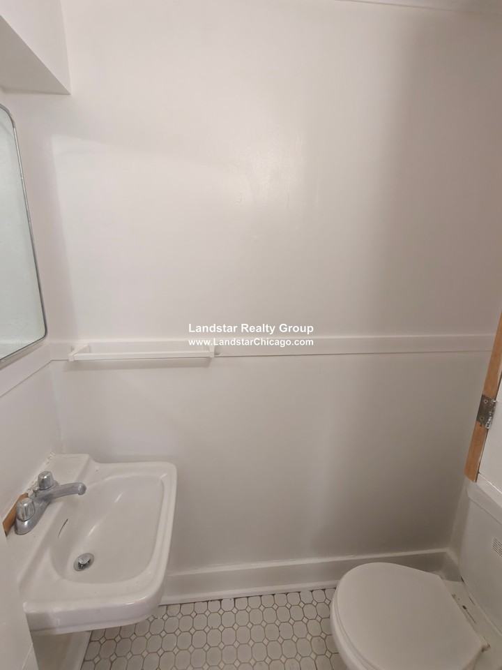 1233 Chicago Ave #11 - Photo 7 of 21