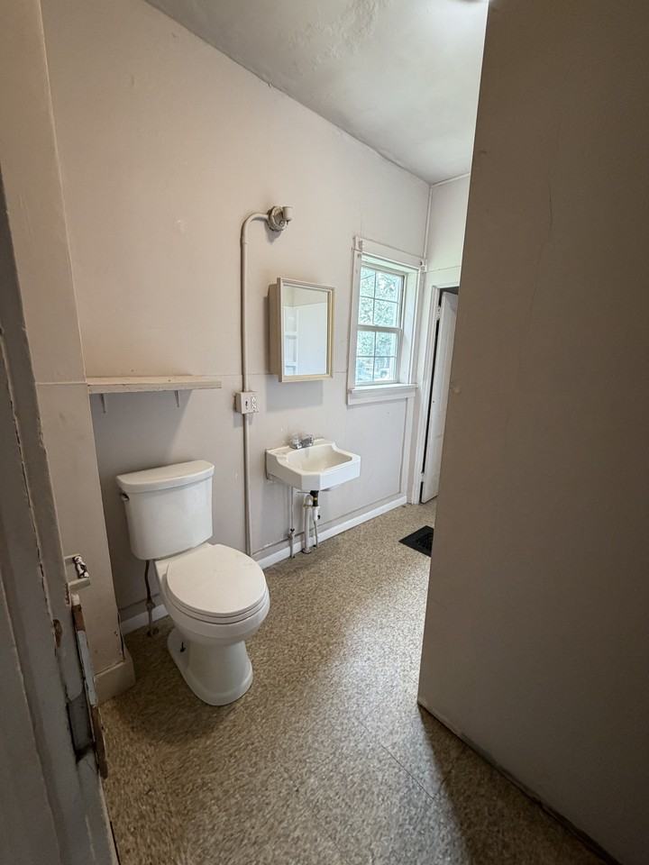 517 W Marion St #B - Photo 2 of 5