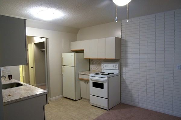 1035 Monroe Avenue - Photo 3 of 7