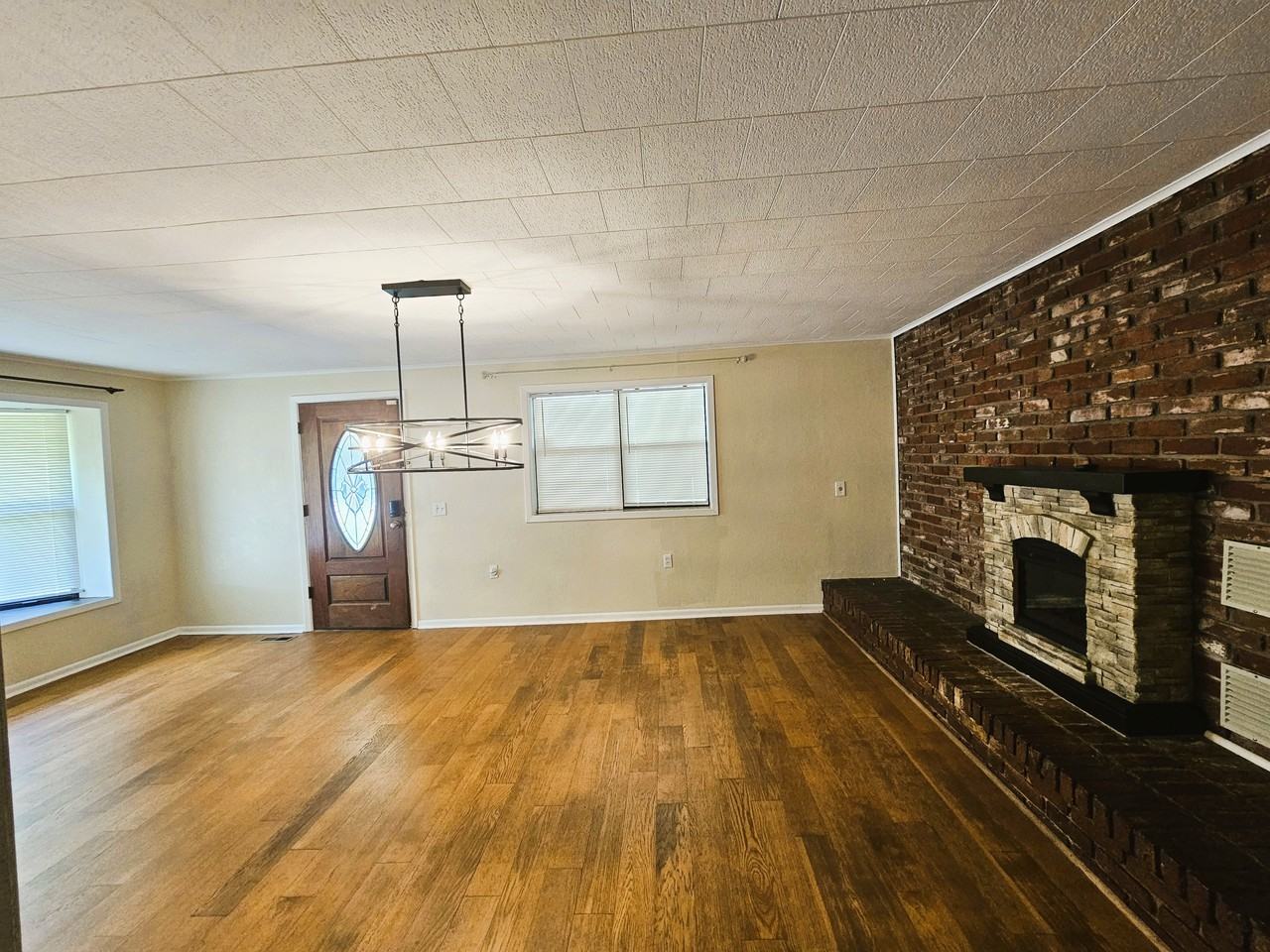1101 N C St #1 - Photo 4 of 29