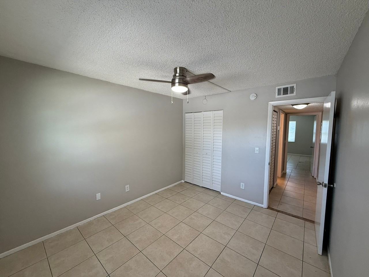 3322 Camelot Dr #C3 - Photo 4 of 16