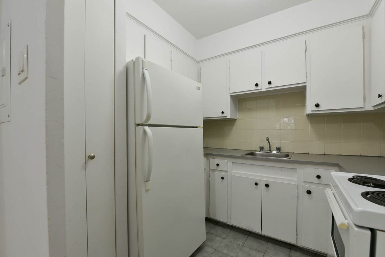 2400 Av Van Horne — photo 2
