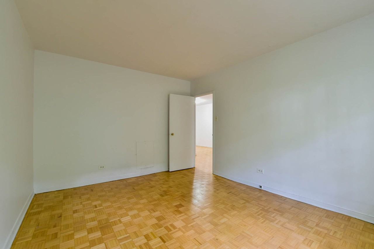 2400 Av Van Horne — photo 3