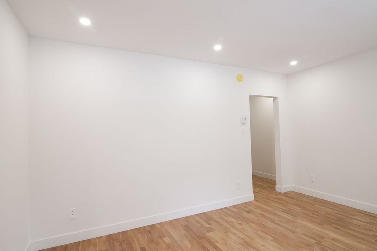 2060 du Fort Street - Photo 4 of 50