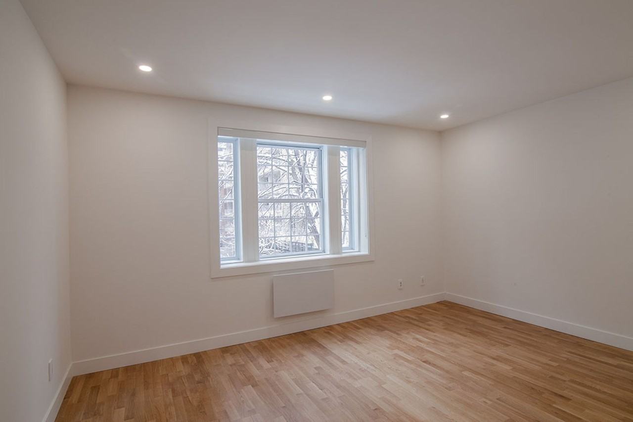 2060 du Fort Street - Photo 5 of 50