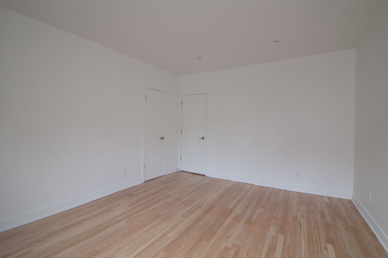 2105 Chomedey Street - Photo 5 of 50