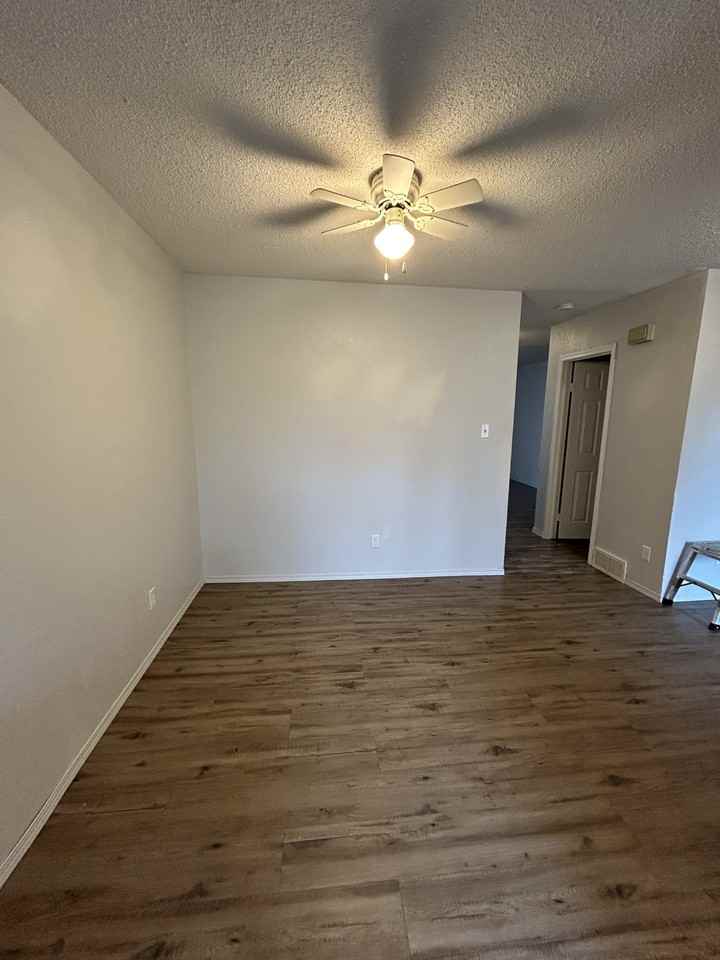 1427 18 Street - Photo 3 of 21