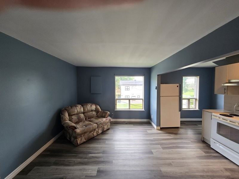 342 Talbot St - Photo 2 of 10