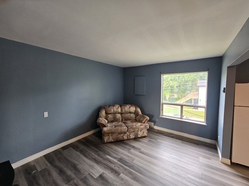 342 Talbot St - Photo 3 of 10