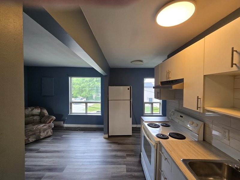 342 Talbot St - Photo 4 of 10