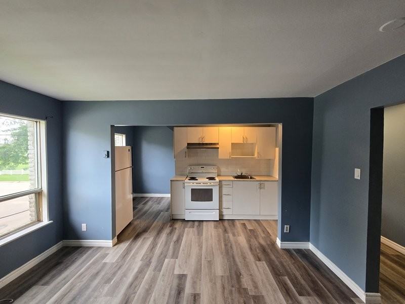 342 Talbot St - Photo 6 of 10