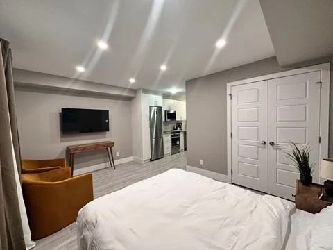 Fairtree Manor in QUEEN MARY PARK ***RENOVATED - Photo 5 of 9