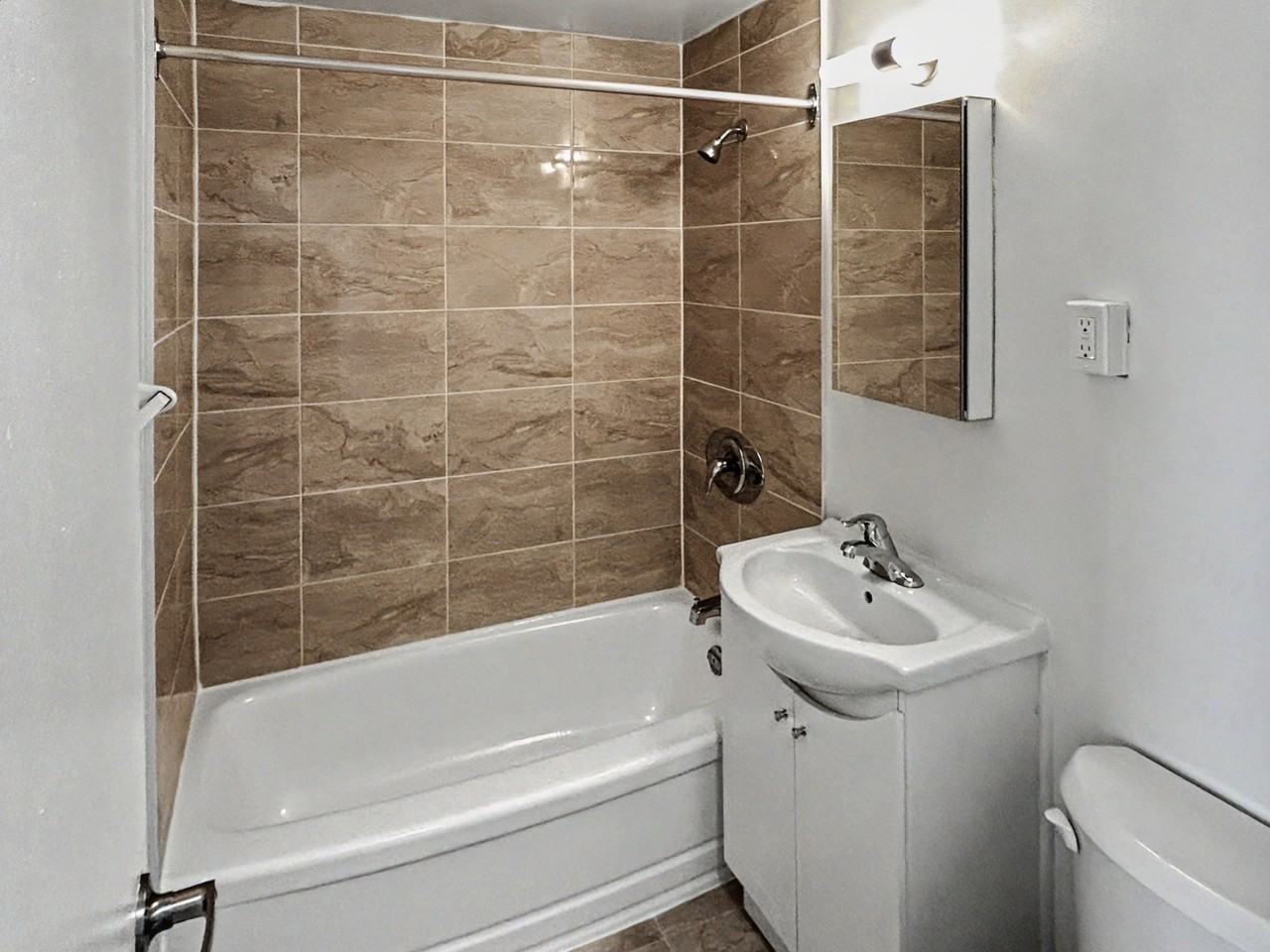 Bonaview Towers & Cedarbank Court Apartments - Photo 6 of 13