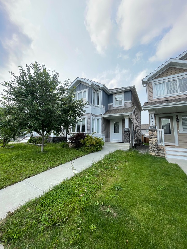 16724 15 Ave Sw - Photo 3 of 31