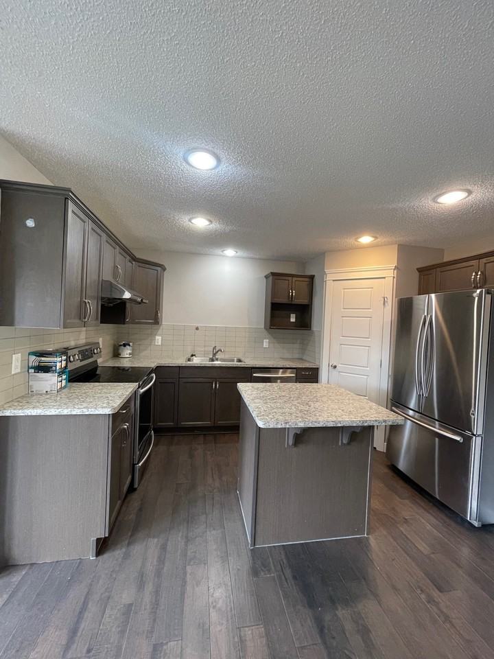 16724 15 Ave Sw - Photo 6 of 31