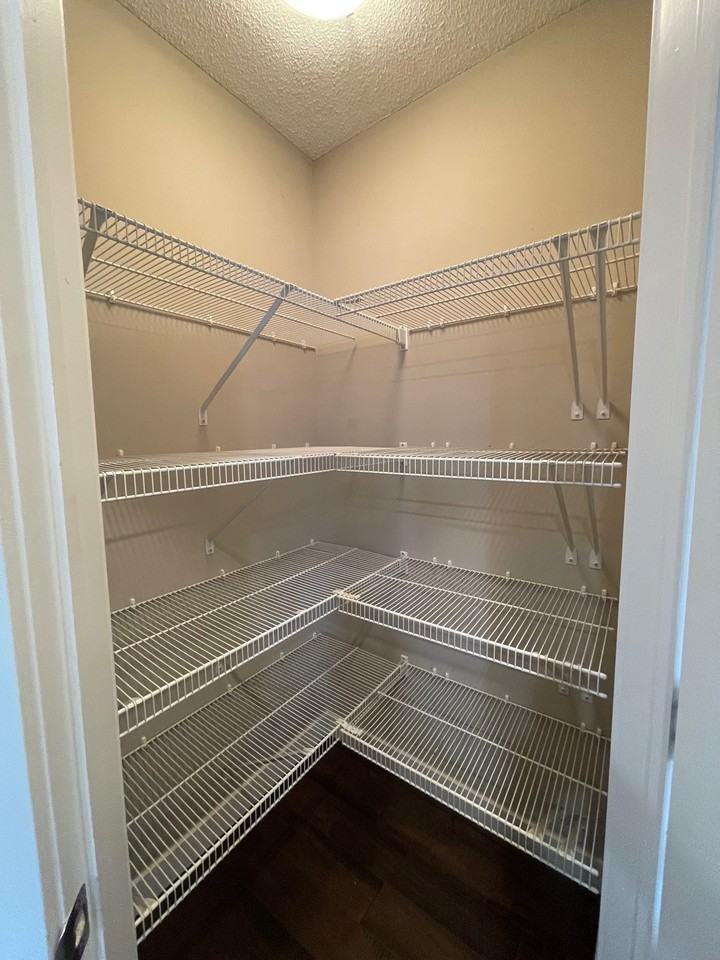 16724 15 Ave Sw - Photo 7 of 31