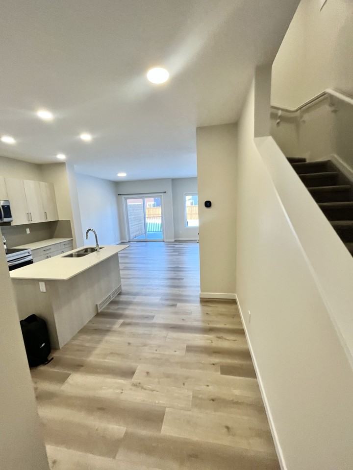 2205 Muckleplum Cres Sw - Photo 2 of 26