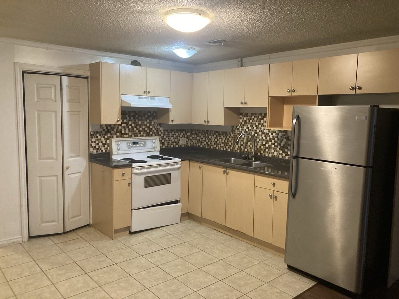 [ID#015] 2BR BSMT OF DUPLEX - Photo 5 of 14