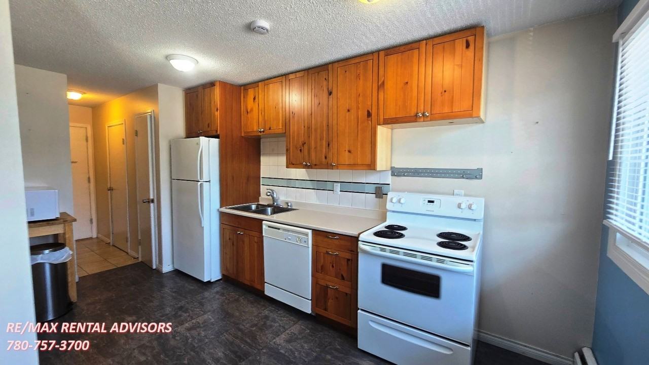11429 124 St Nw - Photo 5 of 18