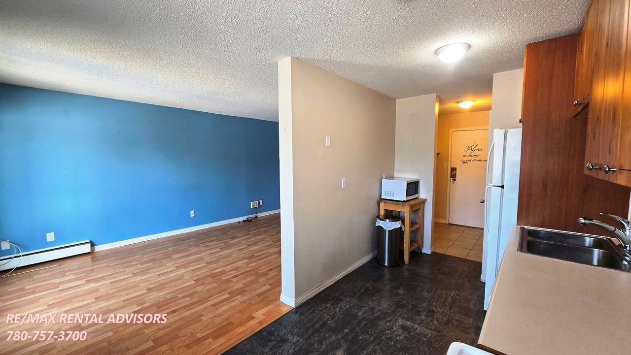 11429 124 St Nw - Photo 6 of 18