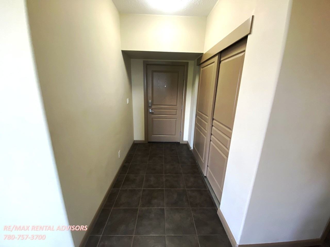 501 Palisades Way - Photo 4 of 29