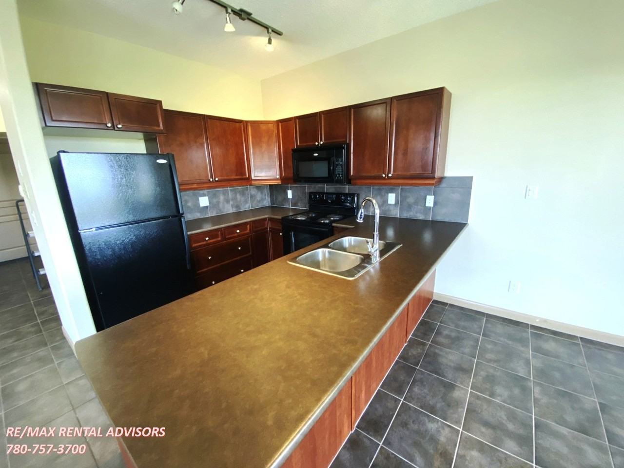 501 Palisades Way - Photo 3 of 29