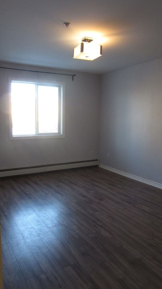 9525 162 Ave Nw - Photo 2 of 13