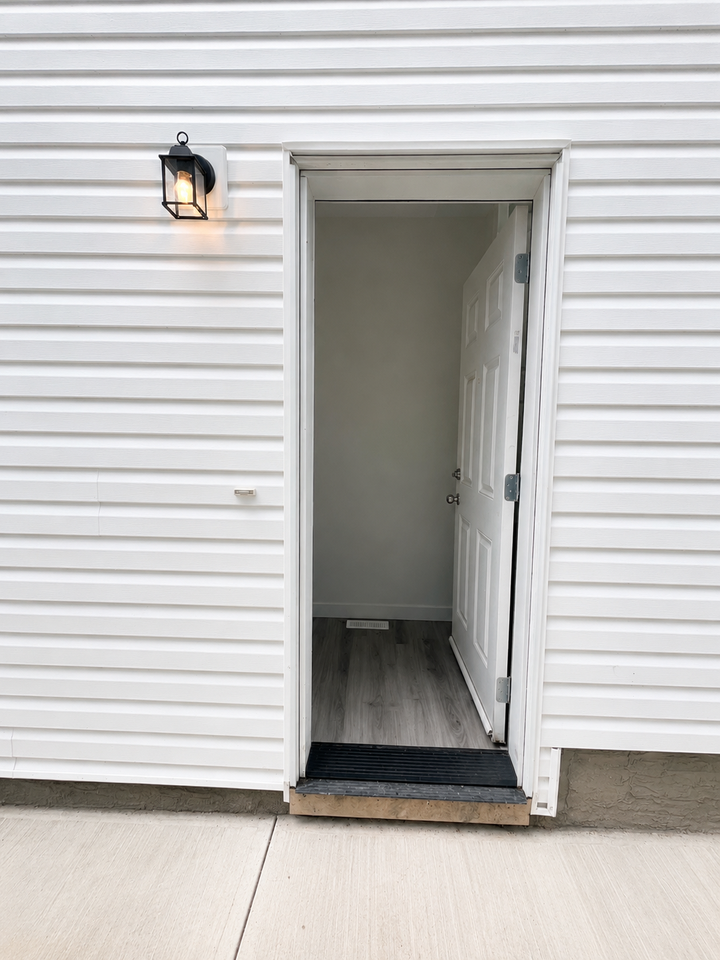 Bright & Modern 1 Bed, 1 Bath Legal Basement Suite | All Utilities Included – River’s Edge, Edmonton - Photo 3 of 16