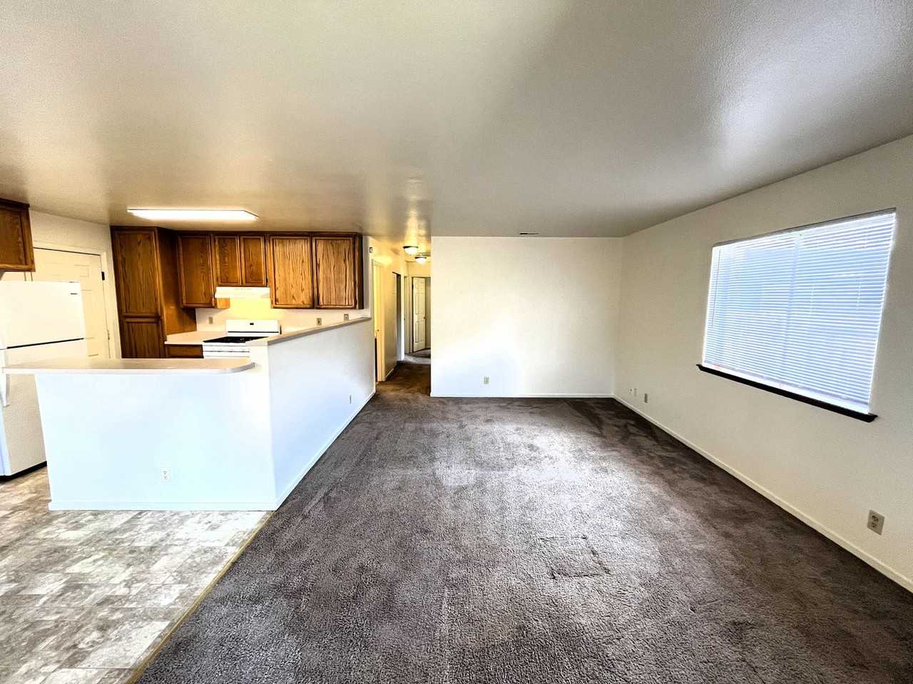 2025 Thiel Ave - Photo 2 of 22