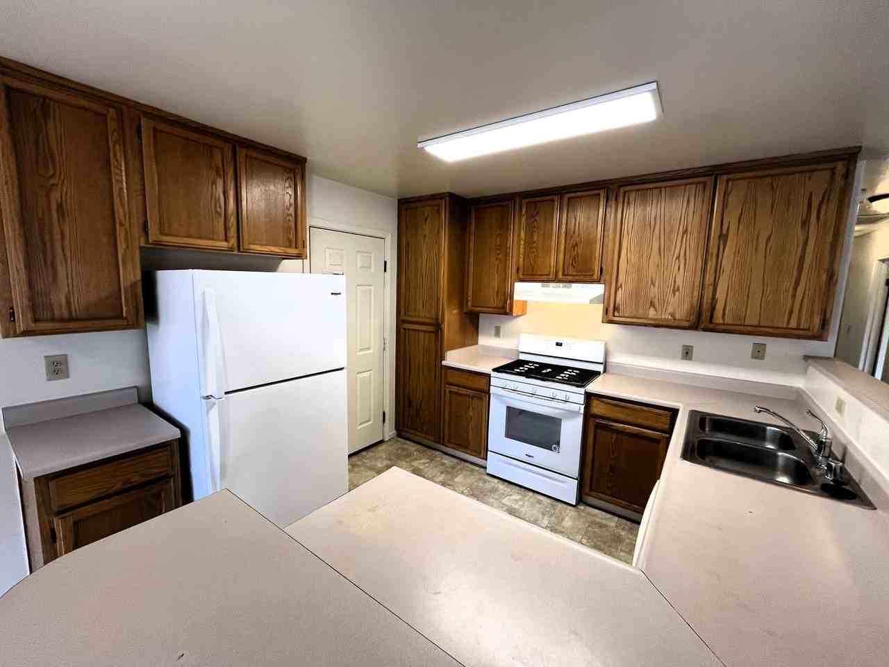 2025 Thiel Ave - Photo 6 of 22
