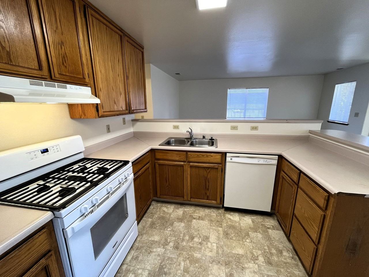 2025 Thiel Ave - Photo 7 of 22