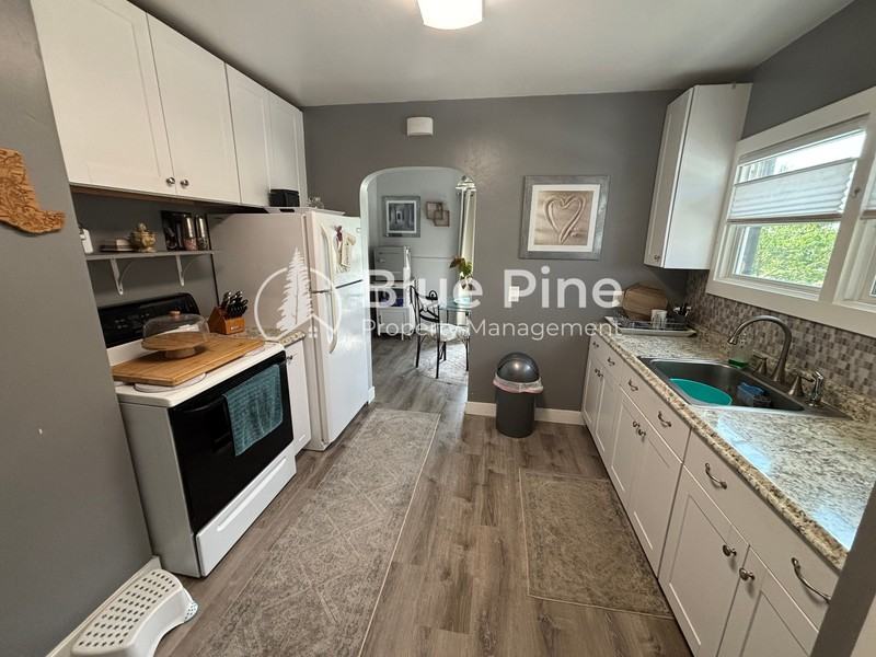 306 Lawton St #2 - Photo 7 of 13