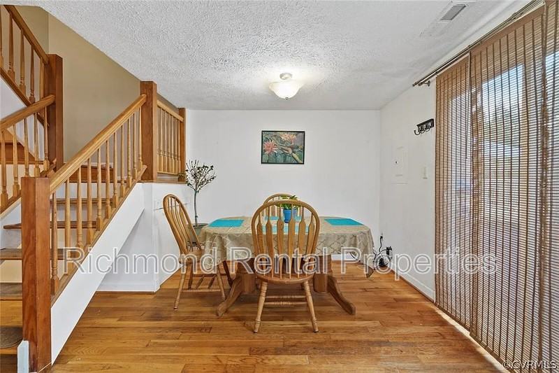 4968 Finnegan Ct - Photo 3 of 5