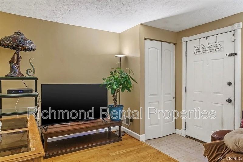 4968 Finnegan Ct - Photo 5 of 5