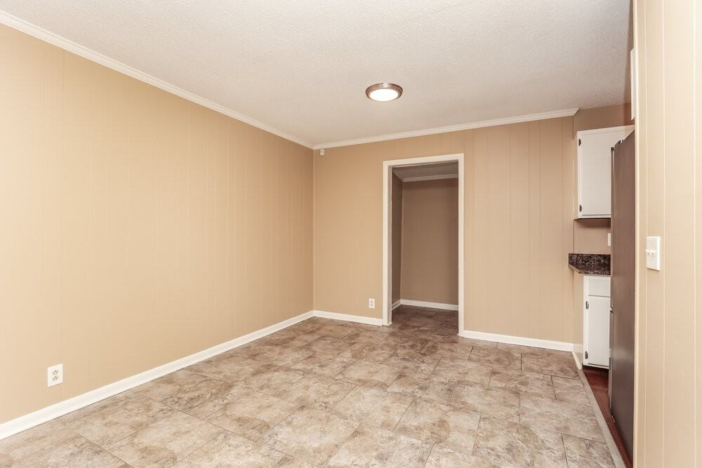 2214 Norman Ave - Photo 5 of 16