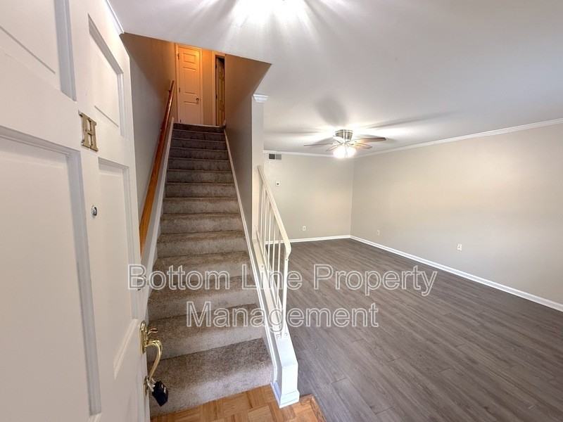 2336 Kenmore Ave #H - Photo 2 of 12