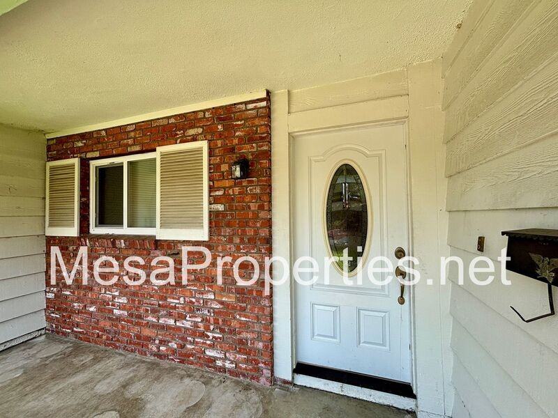 561 Spruce St - Photo 5 of 25