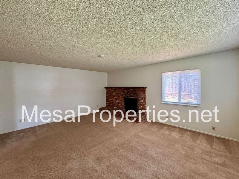 561 Spruce St - Photo 7 of 25
