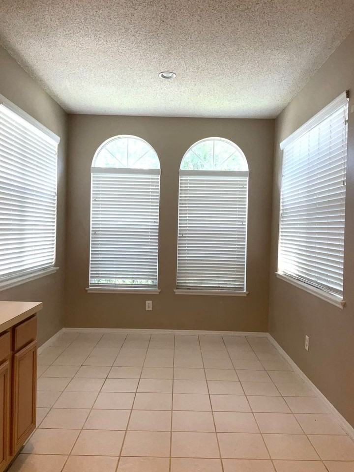 1318 Lake Biscayne Way - Photo 5 of 29