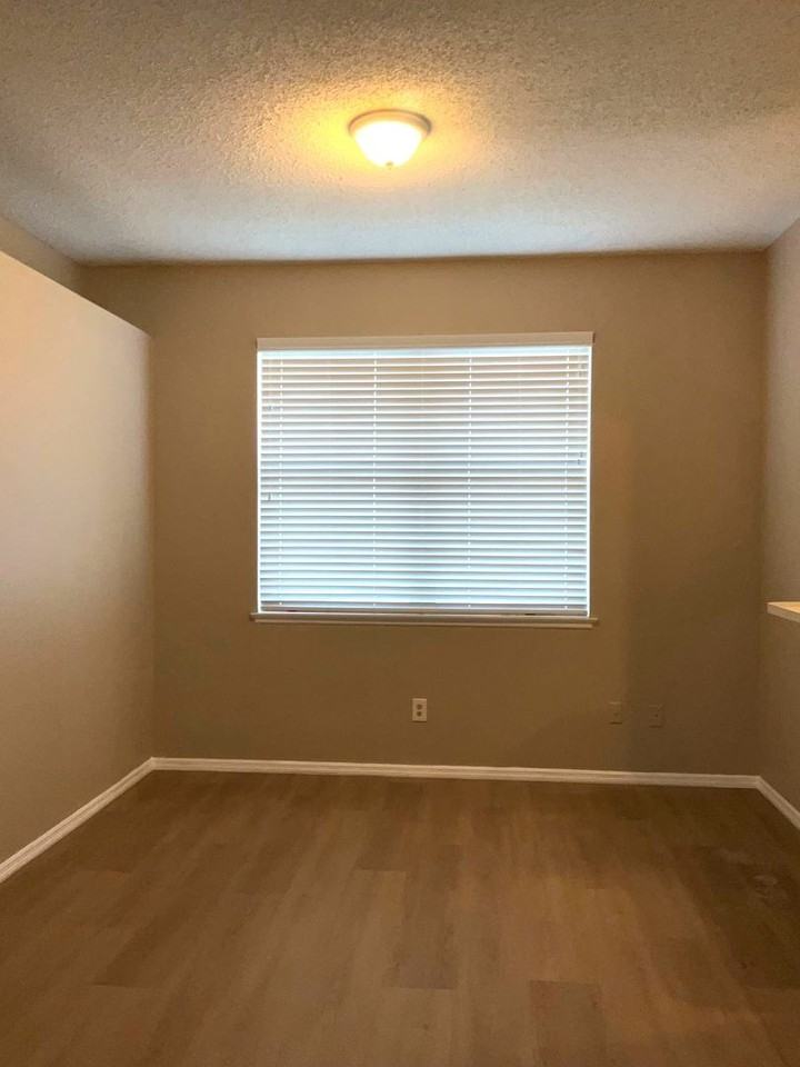 1318 Lake Biscayne Way - Photo 7 of 29