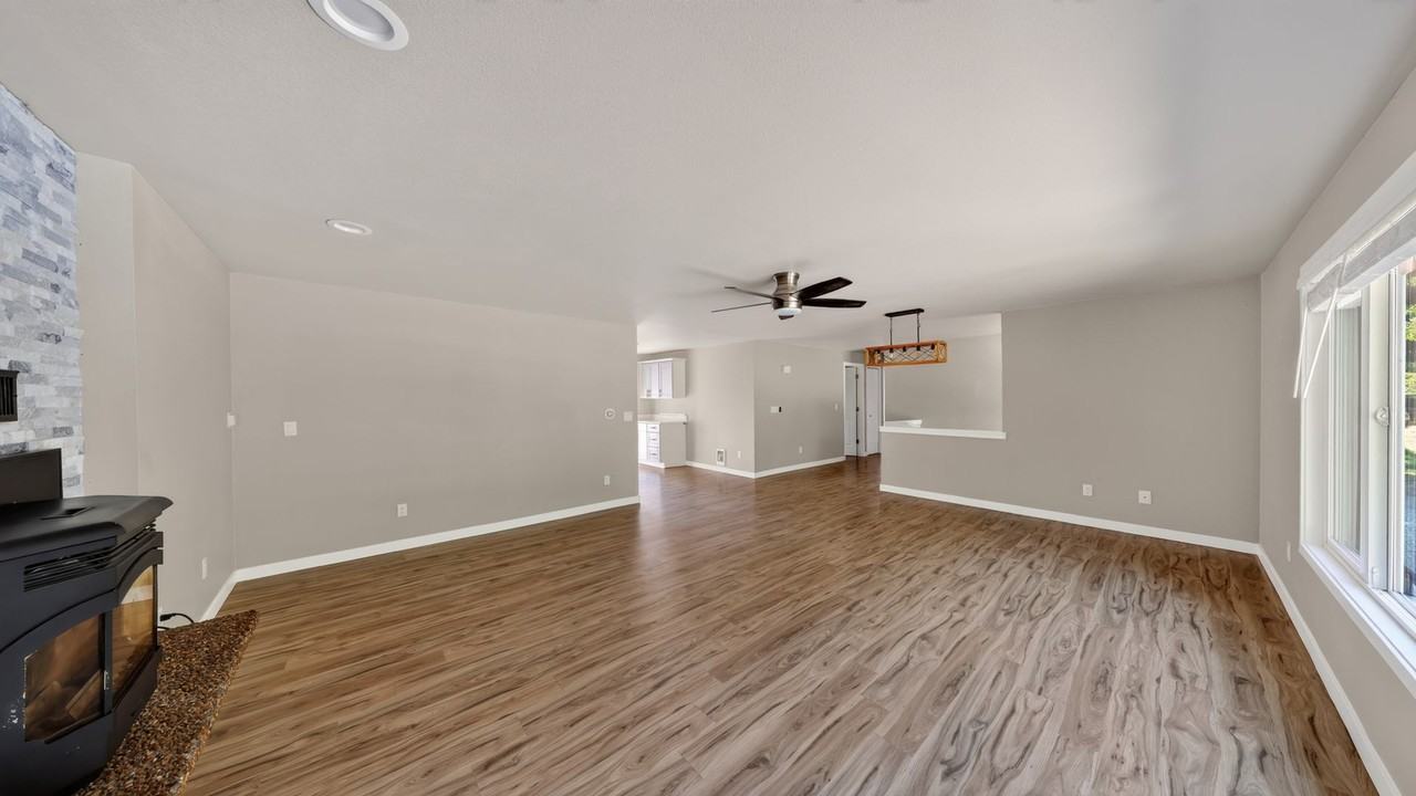 2742 Umatilla Dr - Photo 2 of 21