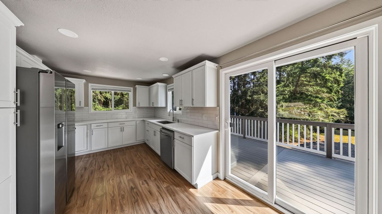 2742 Umatilla Dr - Photo 4 of 21