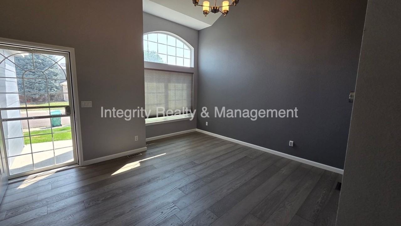 5056 Weeping Willow Cir - Photo 3 of 36