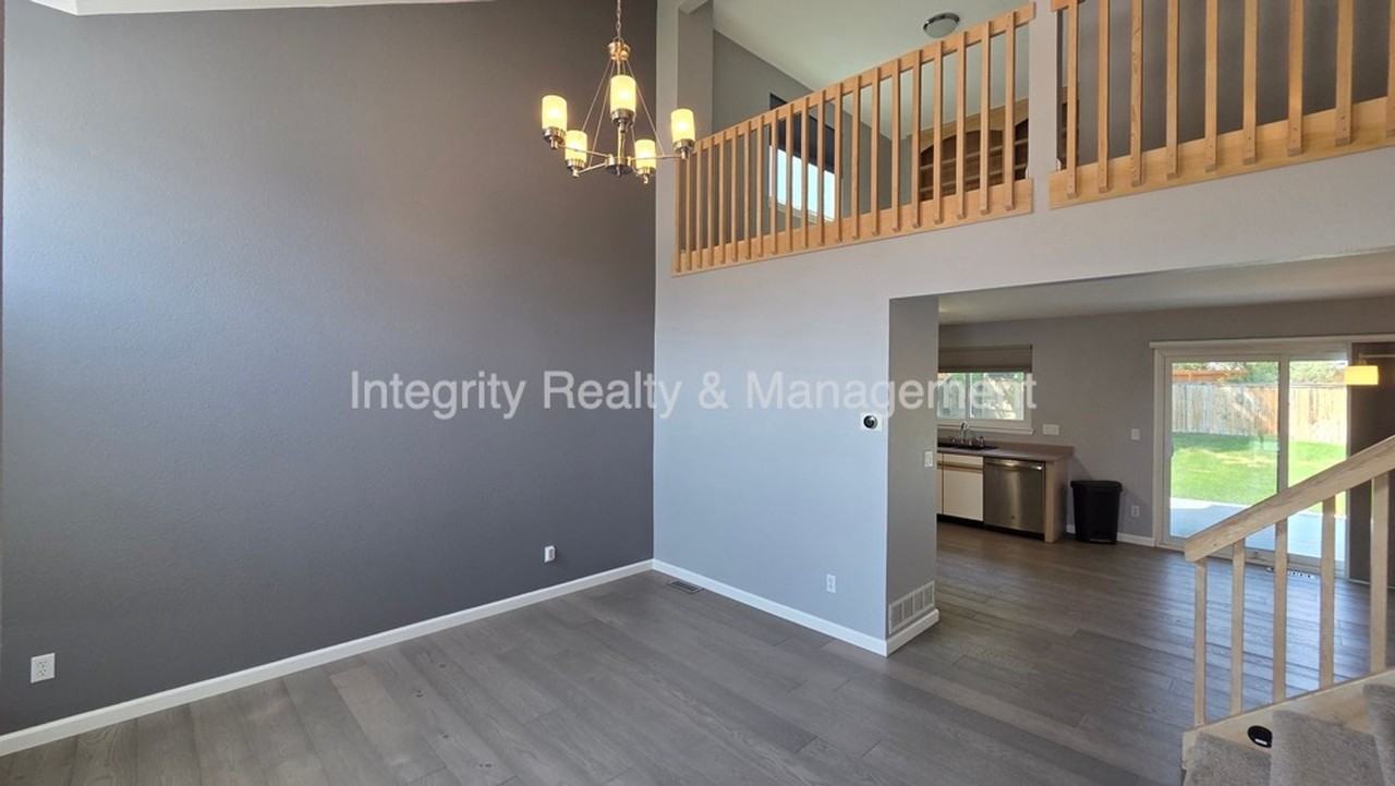 5056 Weeping Willow Cir - Photo 4 of 36